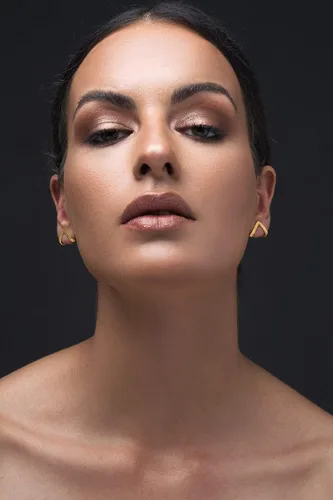 Vista 26 de Emmanuela - Aretes de aro texturizados en forma de V, plata de ley 925 chapada en oro, estilo minimalista, moderno, sexy, hipoalergénicos y sin