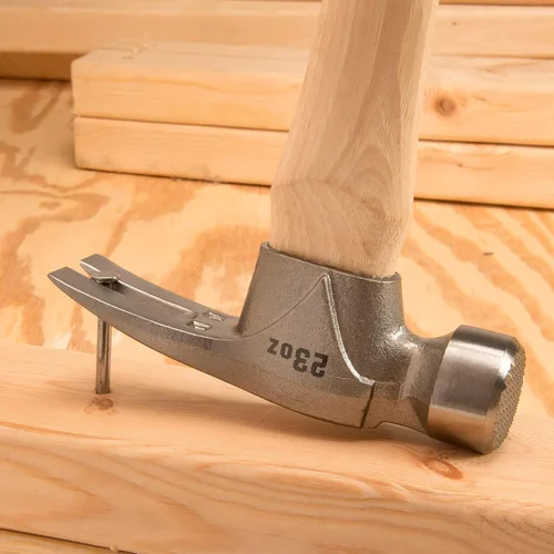 Vista 7 de ESTWING Pro California Hammer - Martillo de garra de 23 onzas con cara fresada y mango de madera de nogal - MRW23LM
