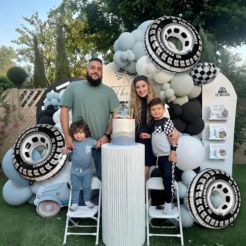 Vista 5 de 6 globos de aluminio para neumáticos de auto de carreras, globos reutilizables de 30 pulgadas con cinta, puntos de pegamento y pajilla, decoraciones