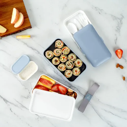 Vista 3 de Restaurantware -Bento Tek - Lonchera apilable de 40.5 onzas, 1 contenedor reutilizable para adultos – con utensilios, taza de salsa incluida, caja