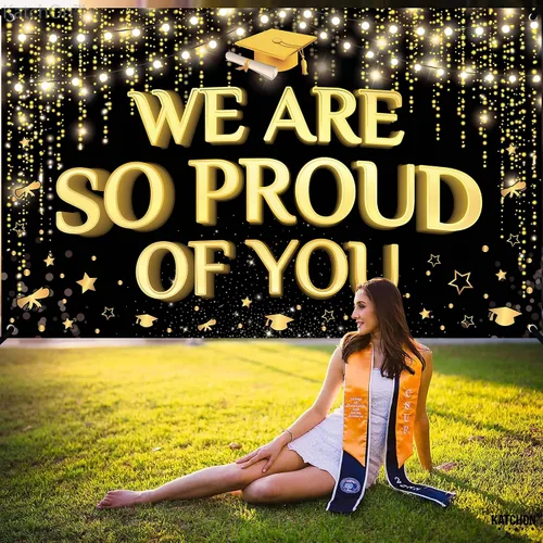 Vista 2 de KatchOn, XtraLarge We are So Proud of You Banner – 72 x 44 pulgadas Fondo de graduación negro y dorado 2026 para decoraciones de graduación 2026
