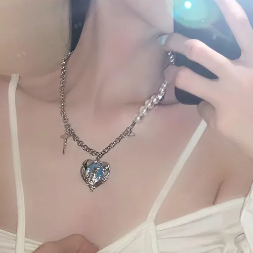 Vista 2 de Wiwpar Gargantilla de cadena de metal en forma de O, accesorios de corazón de perla, collar con colgante de corazón de moda para mujeres y niñas