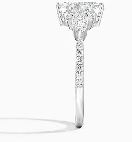 Vista 2 de Anillo de compromiso de diamantes creados en laboratorio con marquesa blanca de 1.06 quilates de corte excelente y cuatro puntas de garra