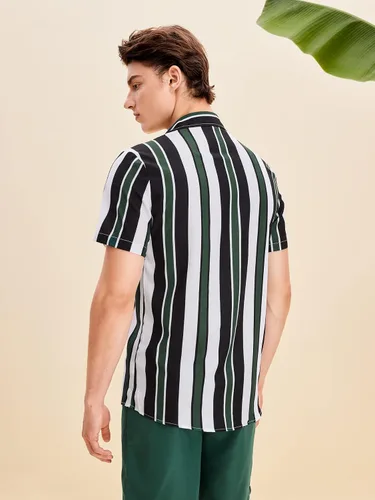 Vista 6 de OYOANGLE Conjunto de 2 piezas para hombre, camisa y pantalones cortos con botones y manga corta