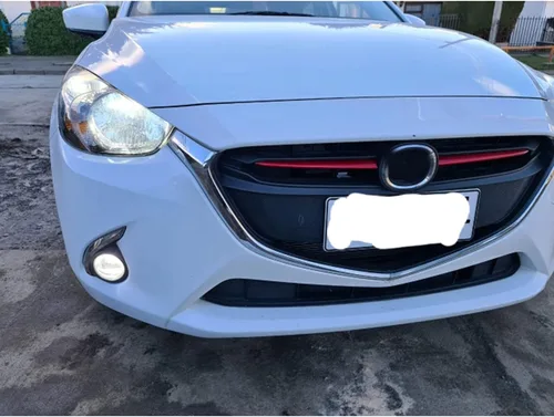 Vista 6 de Cubierta de la parrilla delantera del coche Moldura para 2 Demio 2015-2017 DJ DL Mazda2 Hatchback Sedan Styling Rojo