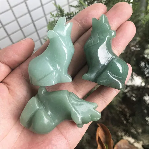 Vista 3 de Estatuas de lobo aullador de piedra de aventurina verde, 2 pulgadas, tallada a mano, animales sentados, lobos sentados, escultura de cristal curativo