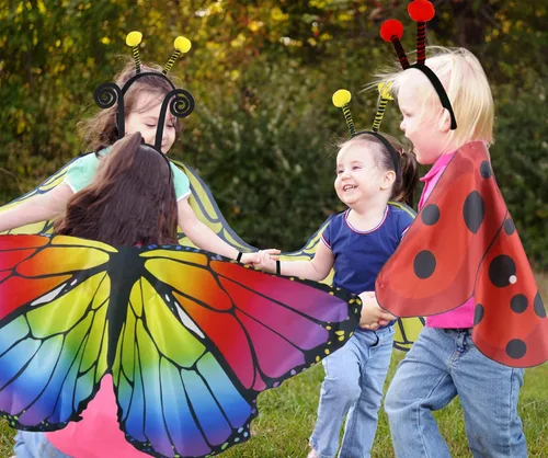 Vista 2 de Creatoy Alas de mariposa de hadas para niños y niñas, disfraz de alas de mariquita, alas de abeja con diadema de insectos, disfraz de niños, fiesta