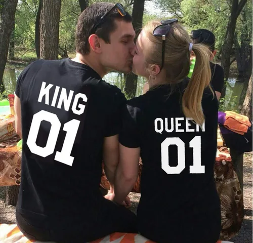 Vista 2 de Conjunto de 2 pares de camisetas King Queen para parejas, San Valentín, cumpleaños, boda