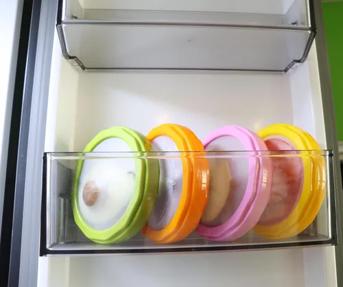 Vista 2 de Almacenamiento de cebolla y protector de aguacate, juego de 4 recipientes de silicona de doble cara para refrigerador, soporte para tomates