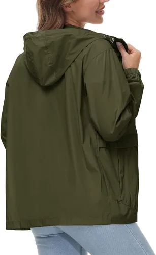 Vista 2 de Avoogue Chaqueta impermeable para mujer, ligera, plegable, con capucha, rompevientos para exteriores Verde militar