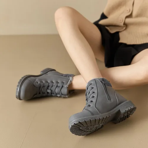 Vista 7 de Uoidru Botas de combate para mujer, botines de tobillo negro, botas de nieve de invierno, botas blancas con cordones, cómodas botas peludas
