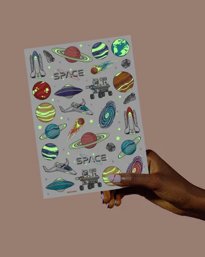 Vista 5 de xo, Fetti Space + Planets - Tatuajes temporales que brillan en la oscuridad para niños, 50 piezas, suministros de fiesta de cumpleaños