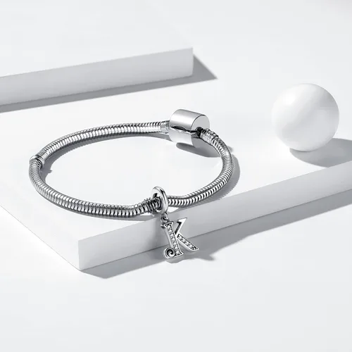 Vista 4 de BETTY&SARAH Dijes de plata de ley 925 con letras para pulseras y collares, dije con inicial del alfabeto, regalo de joyería para mujer
