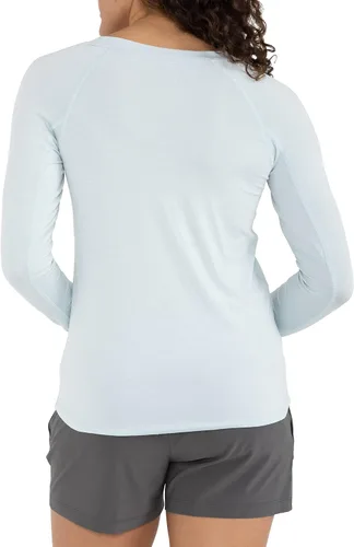 Vista 2 de Free Fly Camiseta de manga larga para mujer, protección solar UPF 50+, transpirable, ultrasuave, para mujer