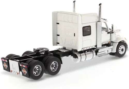 Vista 2 de Diecast Masters International Lonestar Sleeper Cab Truck Tractor, SFFA Tándem con cama de 72 pulgadas Semirremolques modelo a escala de estrella