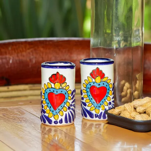 Vista 8 de Juego de 4 vasos de chupito Talavera auténticos mexicanos para tequila - Pintados a mano - 2 Oz (Corazón Azul)