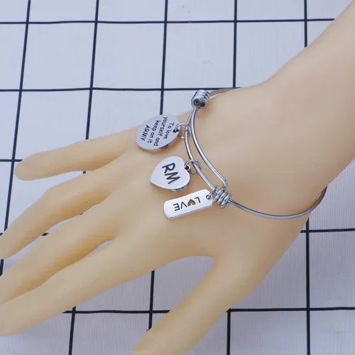 Vista 2 de LACAKU - Pulsera para niño, Kpop, BTS, Bangtan, dijes con textos en inglés, amarte a ti mismo, A.R.M.Y, regalo de joyería para niños, acero