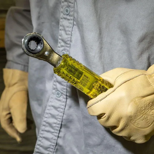 Vista 4 de Klein Tools Paquete de llave aislada y controlador de demolición