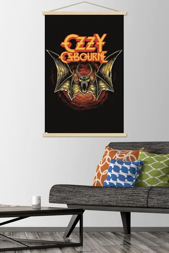 Vista 2 de Trends International Ozzy Osbourne - Póster de pared con logotipo de murciélago, 22.37 x 34.00 pulgadas, paquete de impresión premium y colgador