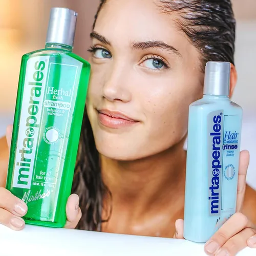 Vista 2 de Mirta de Perales Champú de Hierbas para Cabello Normal a Grasa Complejo Hexaplant y proteína de trigo, equilibra el cuero cabelludo, añade brillo