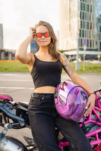 Vista 2 de FEISEDY Gafas de sol polarizadas deportivas para hombres y mujeres, para motocicleta, ciclismo, correr, pesca, gafas poligonales, protección UV400
