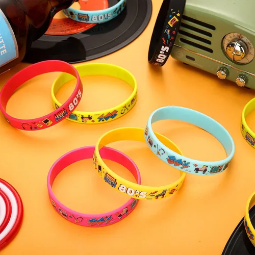 Vista 6 de Leitee 48 pulseras de silicona temáticas de los años 80 para mujeres y hombres, pulseras de goma retro de los años 80 para mujeres y hombres
