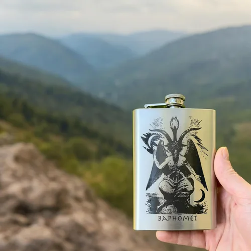 Vista 7 de Frasco Baphomet de 8oz