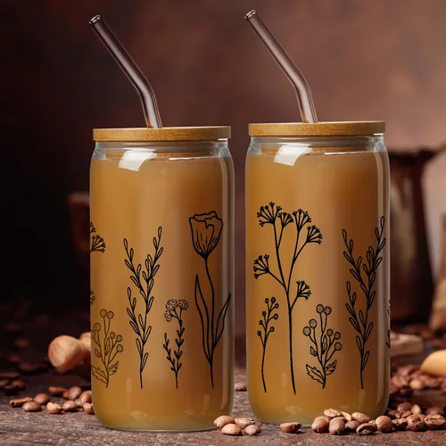 Vista 3 de Zubebe Tazas de vidrio con tapas y pajilla, diseño estético, diseño bonito, tazas de flores silvestres de Navidad, 16 onzas, taza de café helado