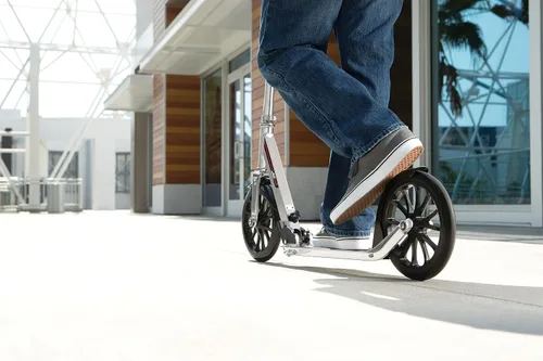 Vista 3 de Razor Scooter A6 Model Kick Scooter Classic Manual Standup Blanco