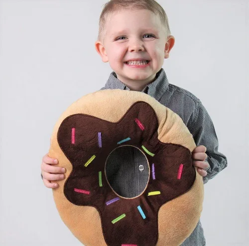 Vista 4 de Snuggle Stuffs Sprinkles Donut - Almohada de felpa de 14 pulgadas (chocolate)