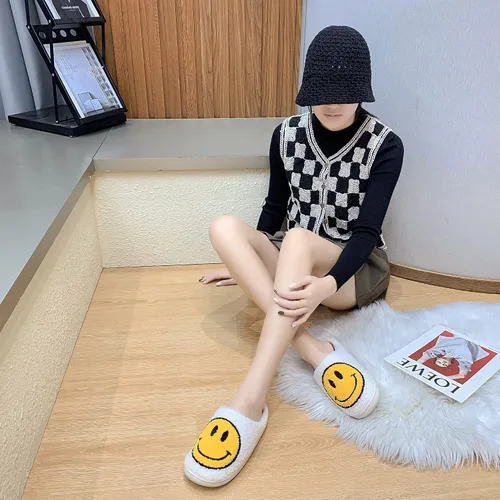 Vista 8 de PLMOKN Pantuflas para mujeres de interior y exterior, puntera abierta, mullidas, bonitas, con cara sonriente