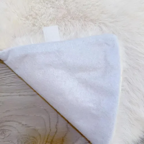 Vista 4 de Falda de Árbol de Navidad de 24 Pulgadas - Falda de Árbol de Piel Sintética Esponjosa Beige Blanca, Decoración Navideña de Felpa de Color Toka