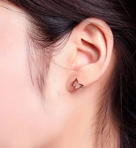 Vista 4 de WDSHOW Aretes de oro esmerilados con forma de mariposa rosa de 18 K para niña o mujer