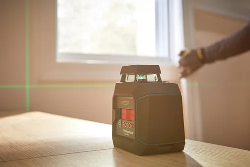 Vista 9 de Bosch GLL50-40G - Láser de línea cruzada autonivelante de haz verde de 360 grados, incluye 4 pilas AA, soporte en L, clip para techo y estuche