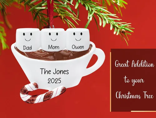 Vista 5 de Adorno de Navidad personalizado de familia de 3 de chocolate caliente 2026 Malvaviscos personalizados en taza de cacao con bastón de caramelo