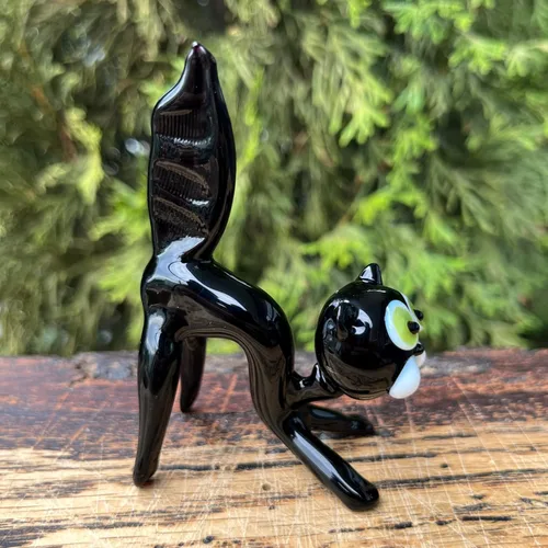 Vista 8 de Figura de gato de cristal negro – Escultura de gato en miniatura estilo Murano soplado a mano – Adorno de escritorio de gatito de cristal artístico