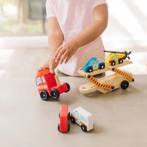 Vista 6 de Melissa & Doug Emergency Vehicle Carrier camión de madera con 4 vehículos de rescate 5 Pieces, 2-Level Vehicle Carrier Truck, Wooden Rescue
