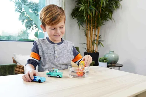Vista 2 de Mattel Disney Pixar Cars - Colección de cambiadores de color, los autos de juguete cambian de color con el agua