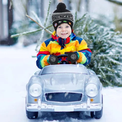 Vista 4 de Marvel Avengers - Juego de sombreros de invierno y guantes de nieve para niños y niños pequeños con lindos guantes y gorro suave pompones esponjosos