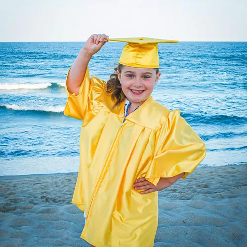 Vista 7 de QZYL Gorra y vestido de graduación de jardín de infantes, traje unisex de felicitaciones con borla y certificado para preescolar jardín de infantes