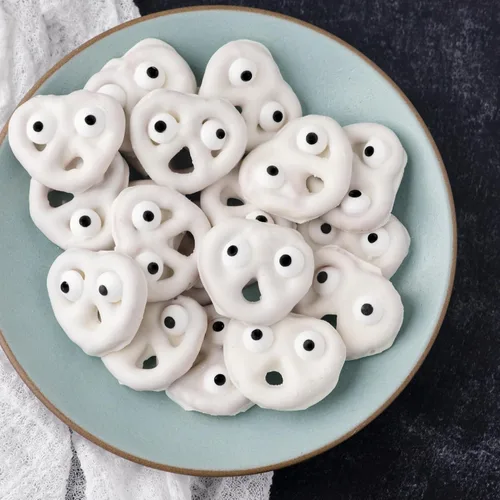 Vista 8 de Sweets Indeed Candy Eyeballs – Paquete de ampolla de 0.88 oz – Ojos de azúcar comestibles para galletas de Halloween, cupcakes, pasteles y golosinas