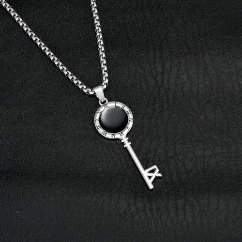 Vista 4 de Collar punk con colgante de llave de número romano para hombre y mujer, cadena de acero inoxidable de 24 pulgadas
