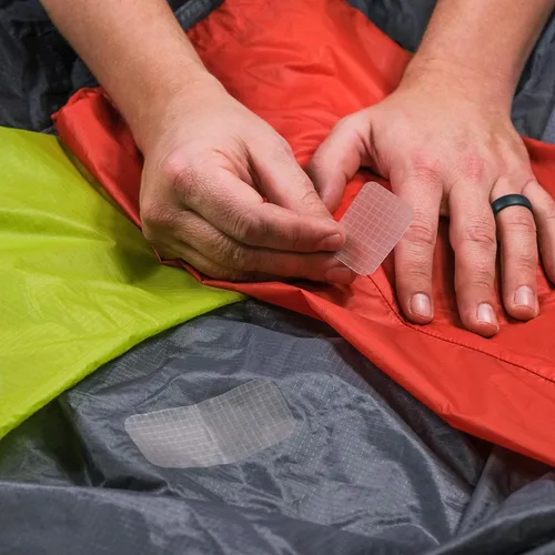 Vista 7 de GEAR AID Tenacious - Parches de silicona para reparación de tiendas de campaña y lona, 3 x 5 pulgadas
