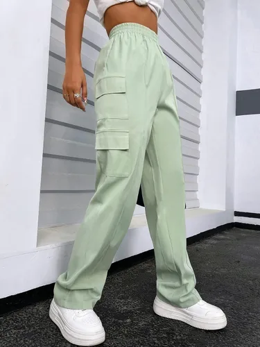 Vista 4 de MakeMeChic Pantalones tácticos para mujer con bolsillo con solapa cintura elástica pantalones tipo cargo