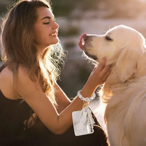 Vista 5 de Abitoncc Llavero de pulsera para mujer, de silicona, con cuentas y soporte para lápiz labial, borla