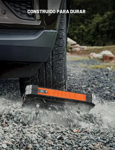 Vista 4 de AstroAI S8 Ultra 4000A arrancador de coche, caja de salto hasta todos los motores de gasolina y diésel de 12L, banco de energía portátil de 12 V