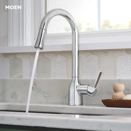Vista 8 de Moen Adler Grifo de fregadero de cocina cromado de un solo mango con arco alto y fuerza de limpieza, llave de cocina moderna con rociador extraíble