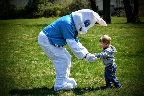 Vista 4 de Disfraz de conejo de Pascua de peluche para adulto