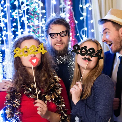 Vista 3 de Frienda 12 pares de anteojos de Año Nuevo 2024 con purpurina 2024 con números para fiesta de Año Nuevo, anteojos con forma de nube novedosos