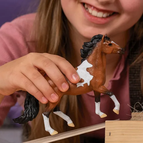 Vista 2 de Schleich Horse Club - Figurina de caballo semental Mangalarga Marchador - Figuras de ponis para niñas y niños - Edades de 5+